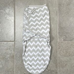 SwaddleMe original swaddle wrap, taupe/white chevron, Small